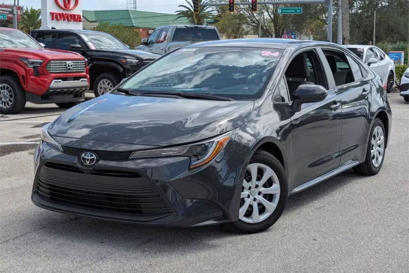 2024 Toyota Corolla LE photo 1