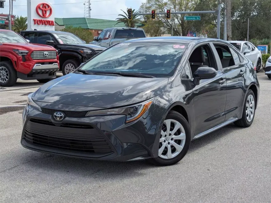 2024 Toyota Corolla LE photo 1