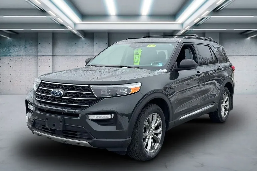 2022 Ford Explorer XLT photo 1