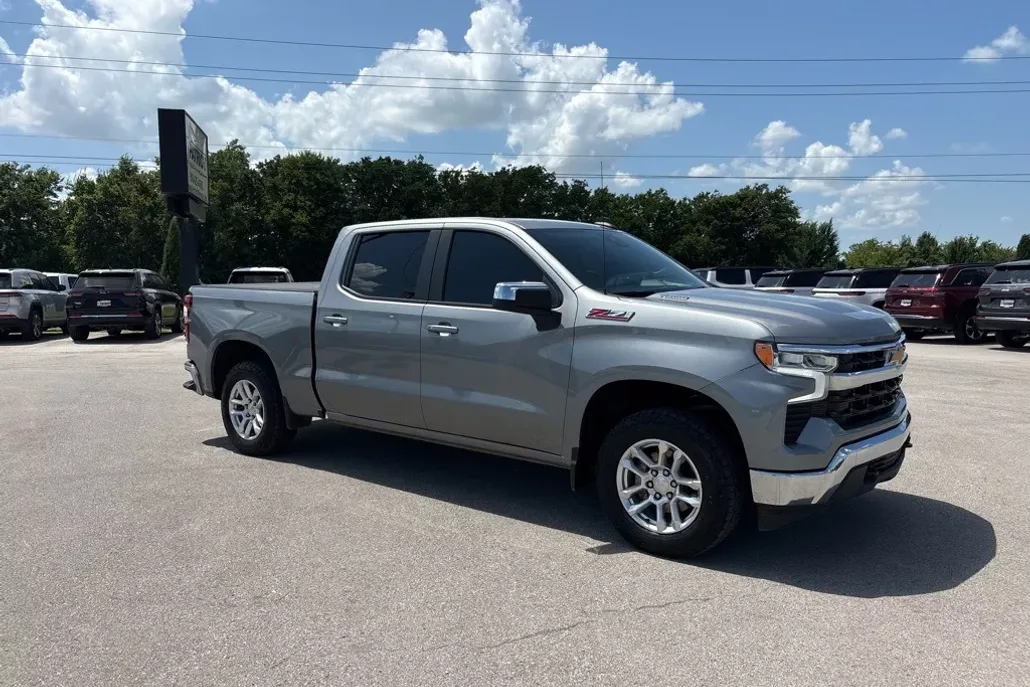 2023 Chevrolet Silverado 1500 LT photo 1
