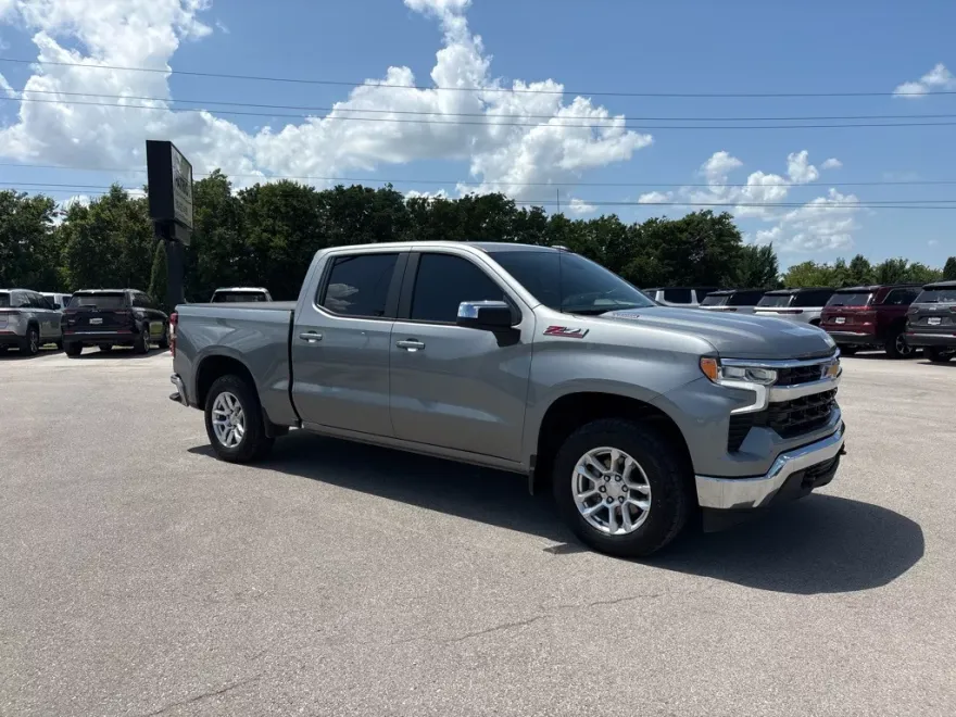 2023 Chevrolet Silverado 1500 LT photo 1