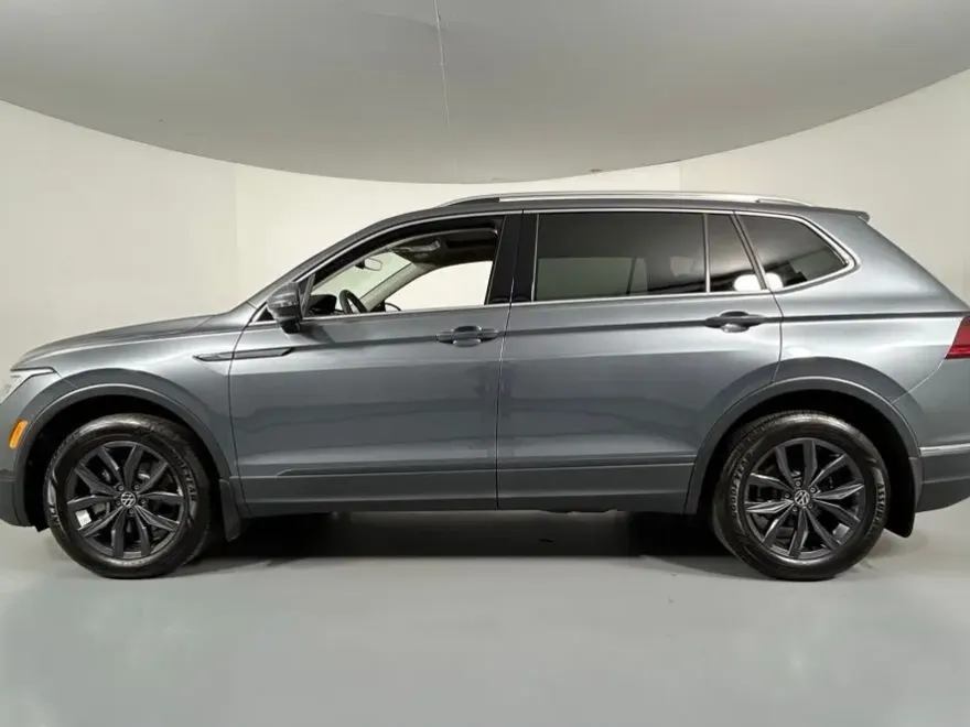 2022 Volkswagen Tiguan SE photo 1