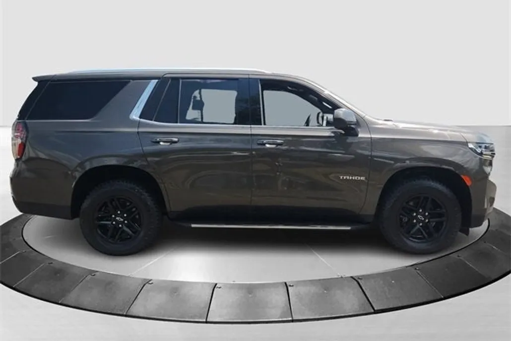 2021 Chevrolet Tahoe LT photo 1