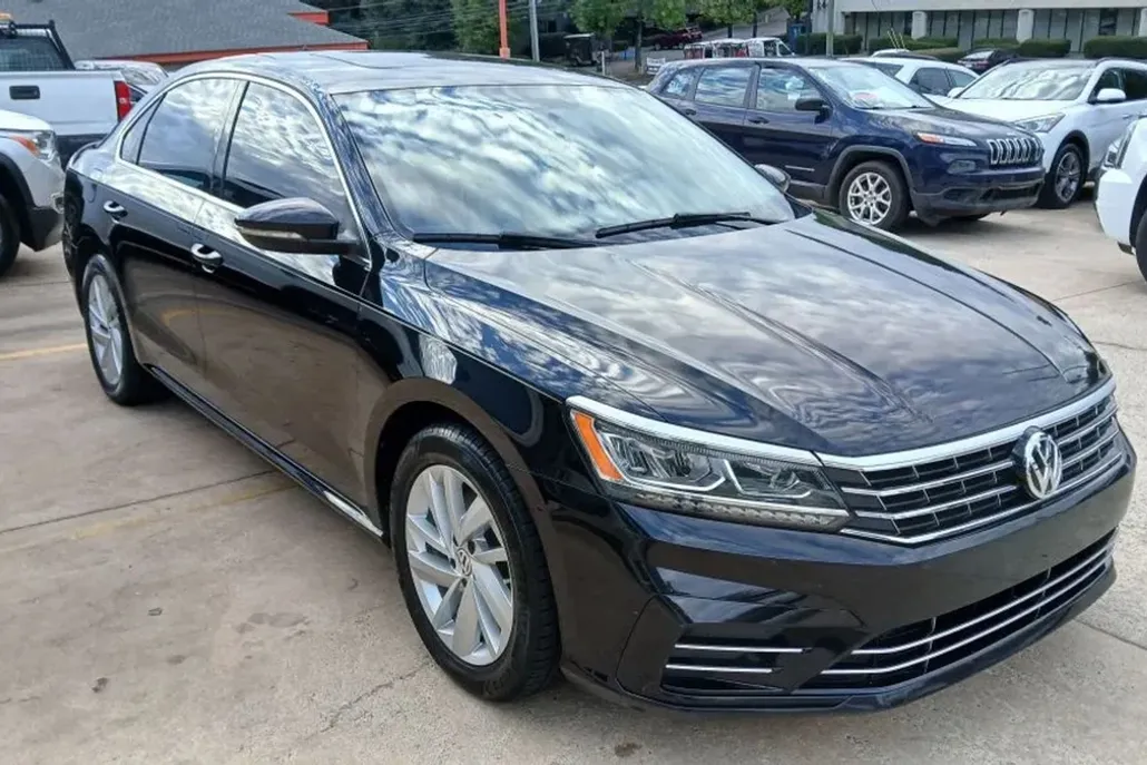2018 Volkswagen Passat 2.0T photo 1