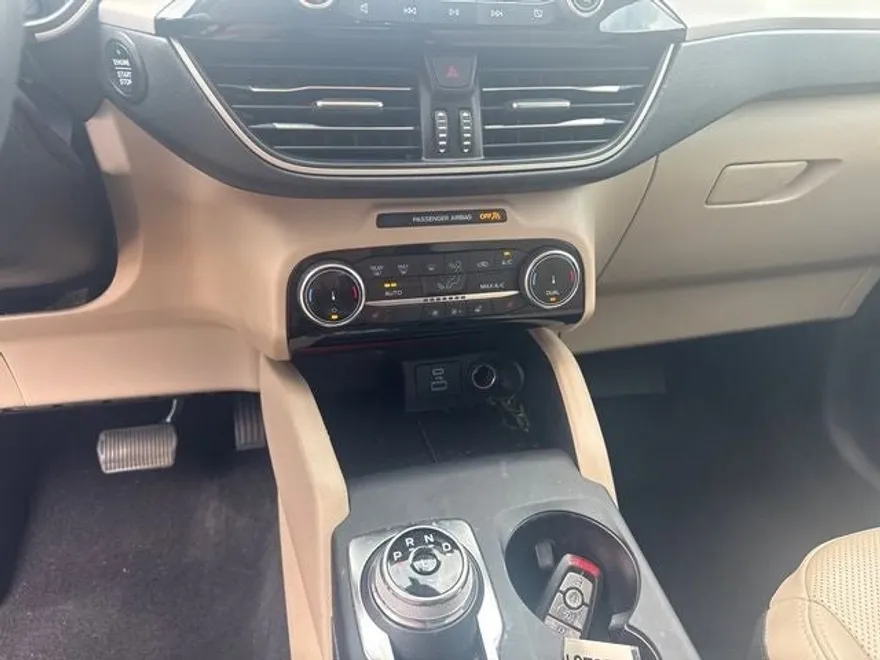 2022 Ford Escape SEL photo 1