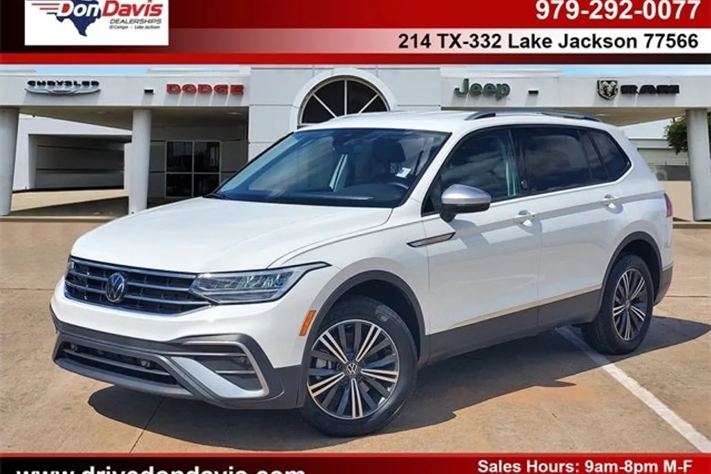 2024 Volkswagen Tiguan Wolfsburg Edition photo 1