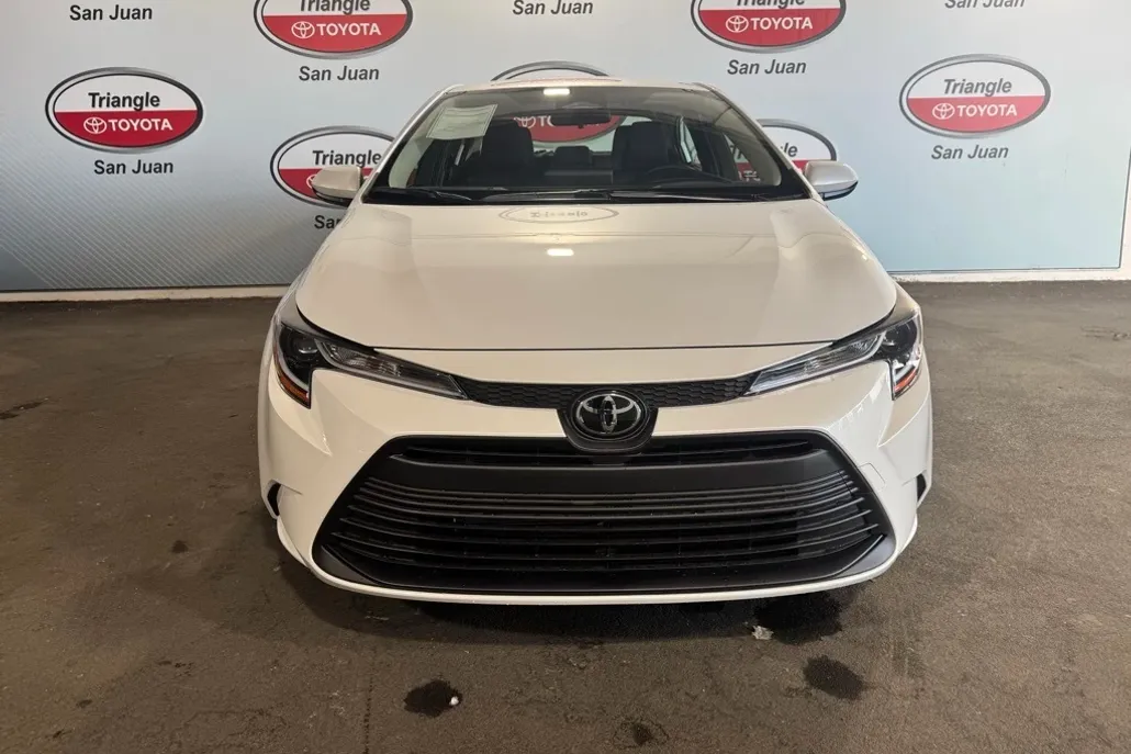 2025 Toyota Corolla LE photo 1