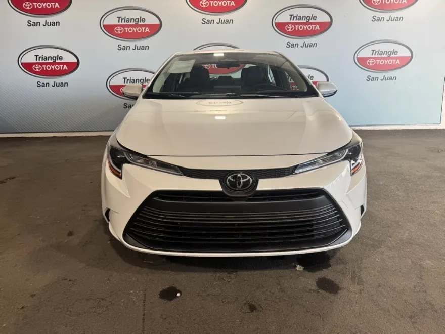 2025 Toyota Corolla LE photo 1
