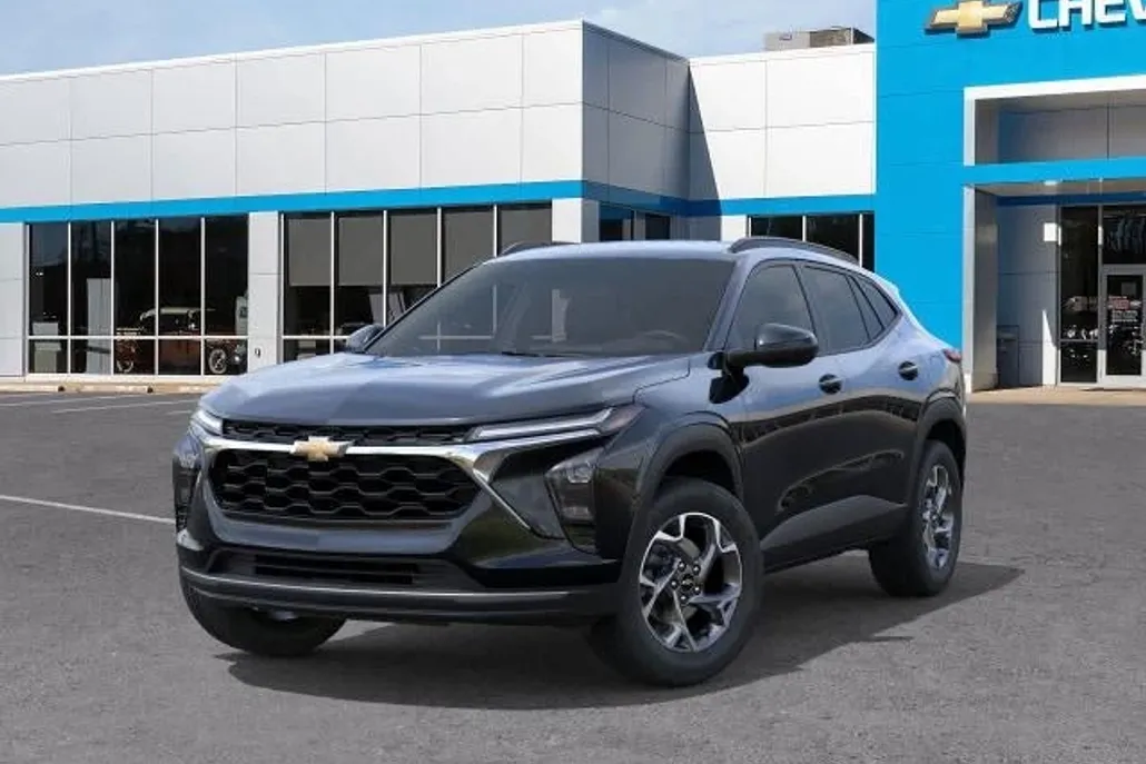 2025 Chevrolet Trax LT photo 1