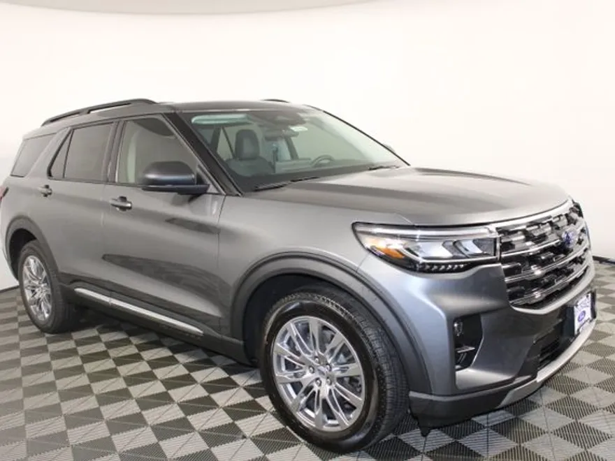 2025 Ford Explorer photo 1