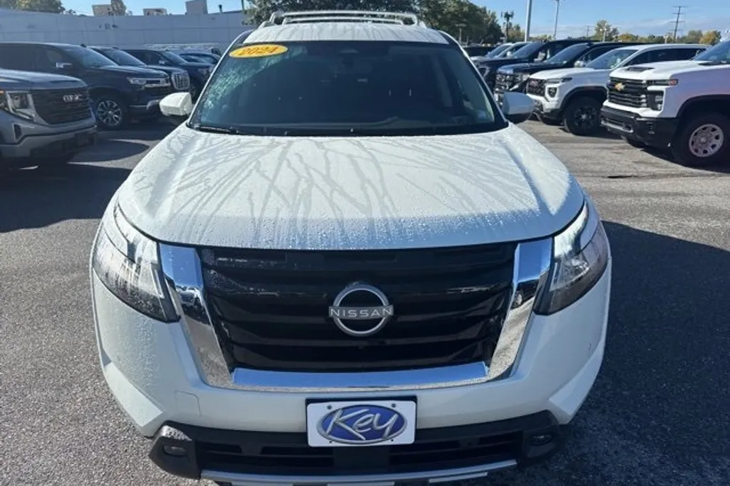 2024 Nissan Pathfinder SL photo 1