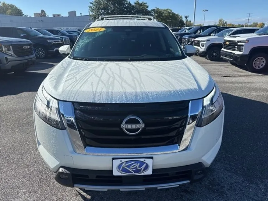 2024 Nissan Pathfinder SL photo 1
