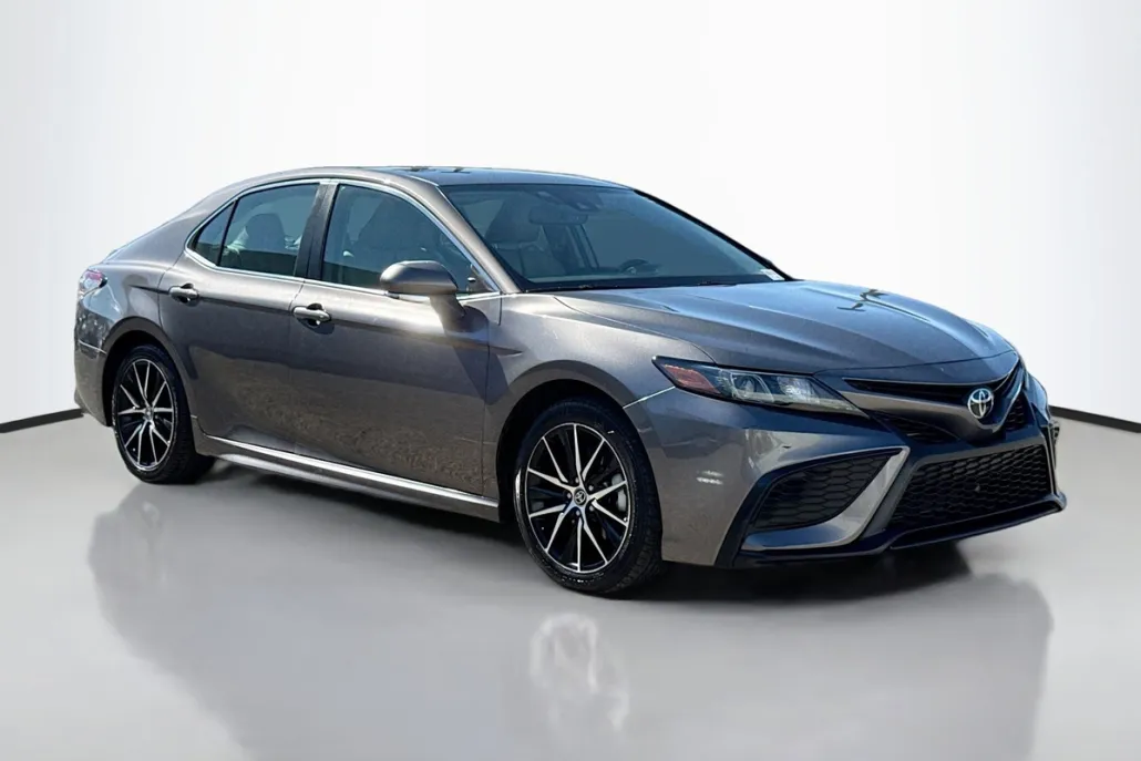 2022 Toyota Camry SE photo 1
