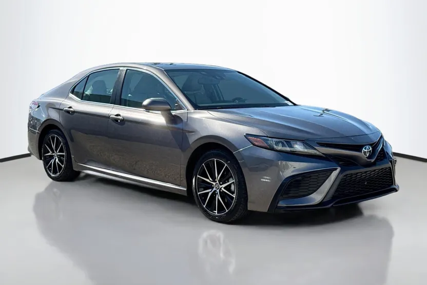 2022 Toyota Camry SE photo 1