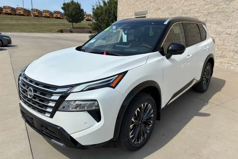 2026 Nissan Rogue Platinum AWD photo 1
