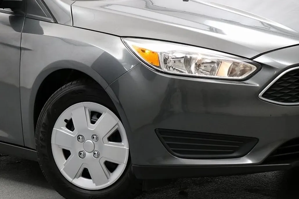 2018 Ford Focus S photo 1