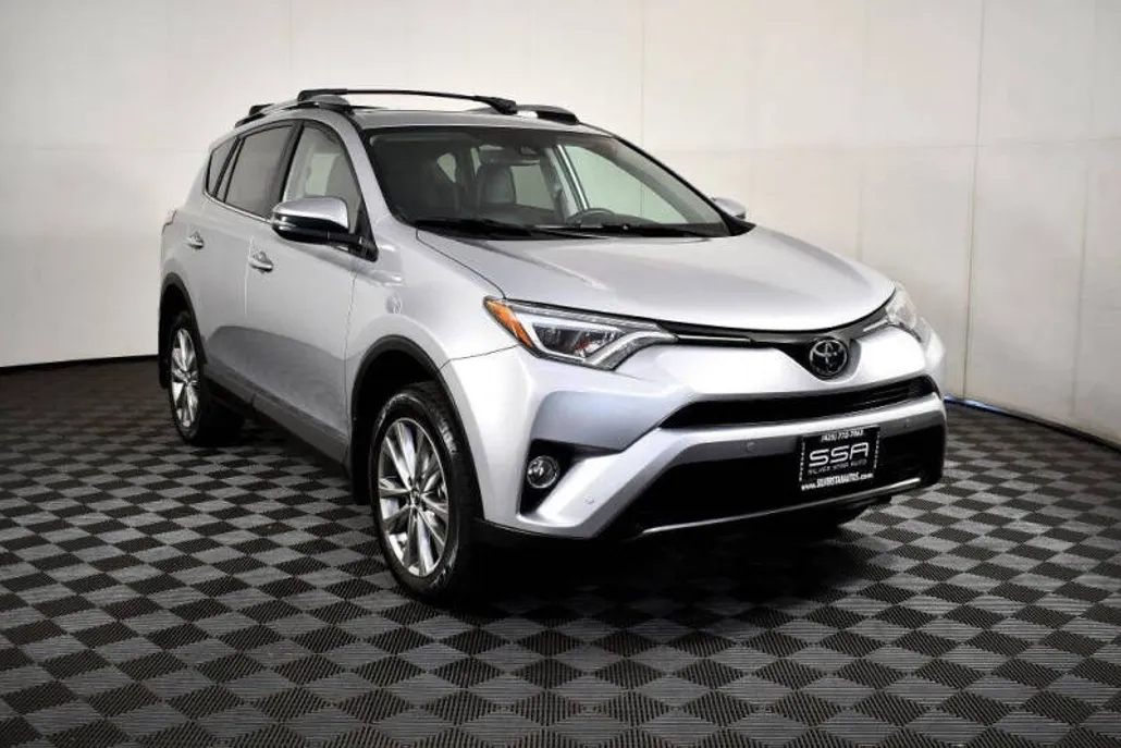 2017 Toyota RAV4 Limited photo 1