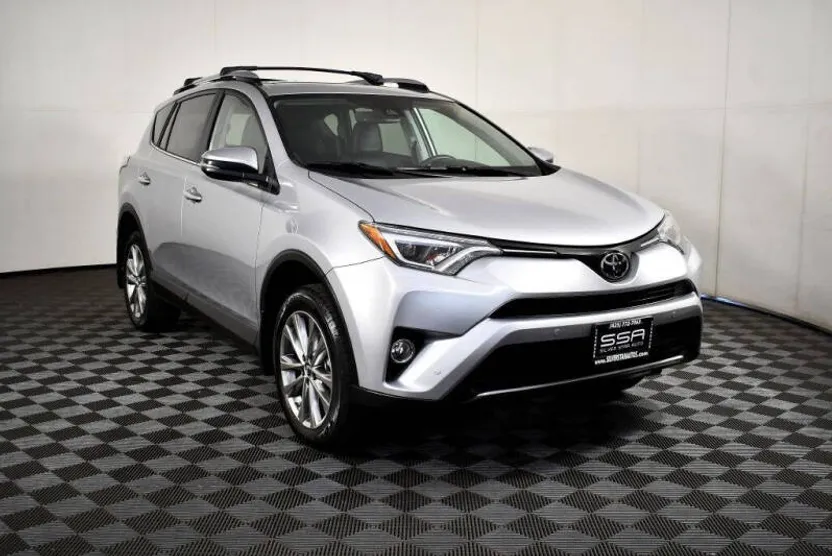 2017 Toyota RAV4 Limited photo 1