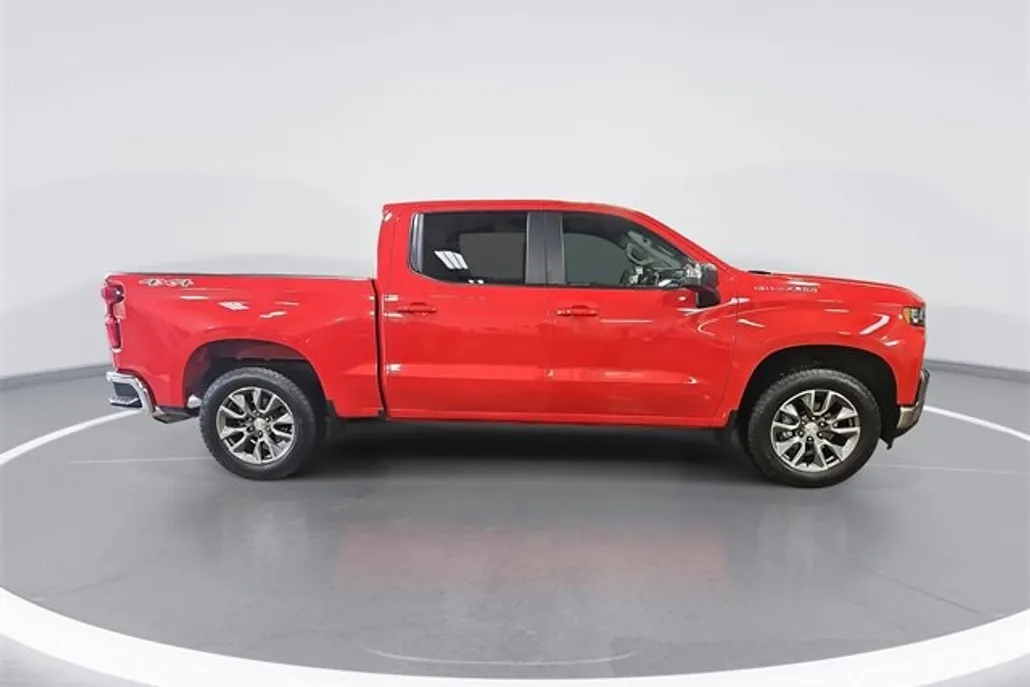 2022 Chevrolet Silverado 1500 LT photo 1