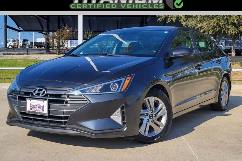 2020 Hyundai Elantra SEL photo 1