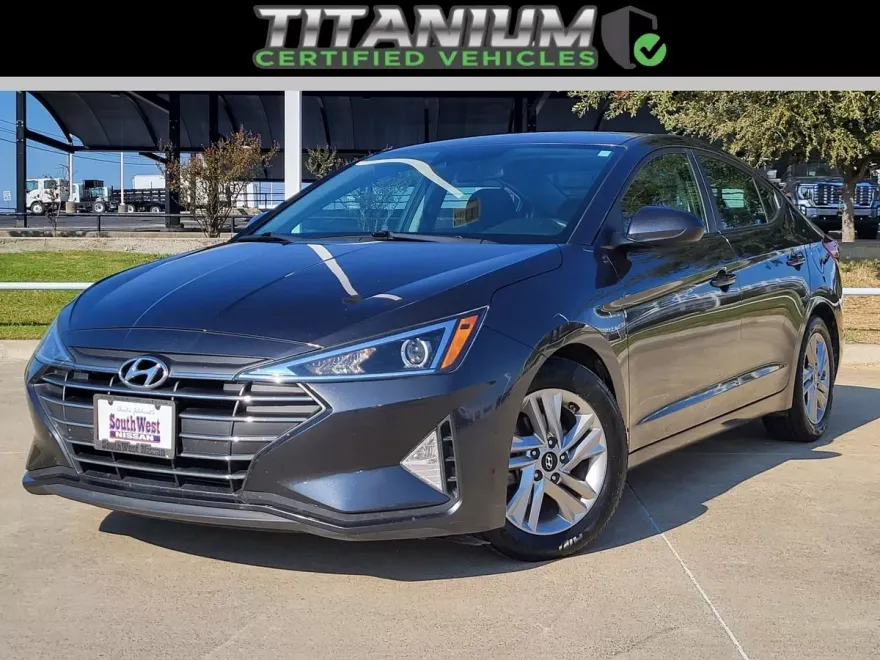 2020 Hyundai Elantra SEL photo 1