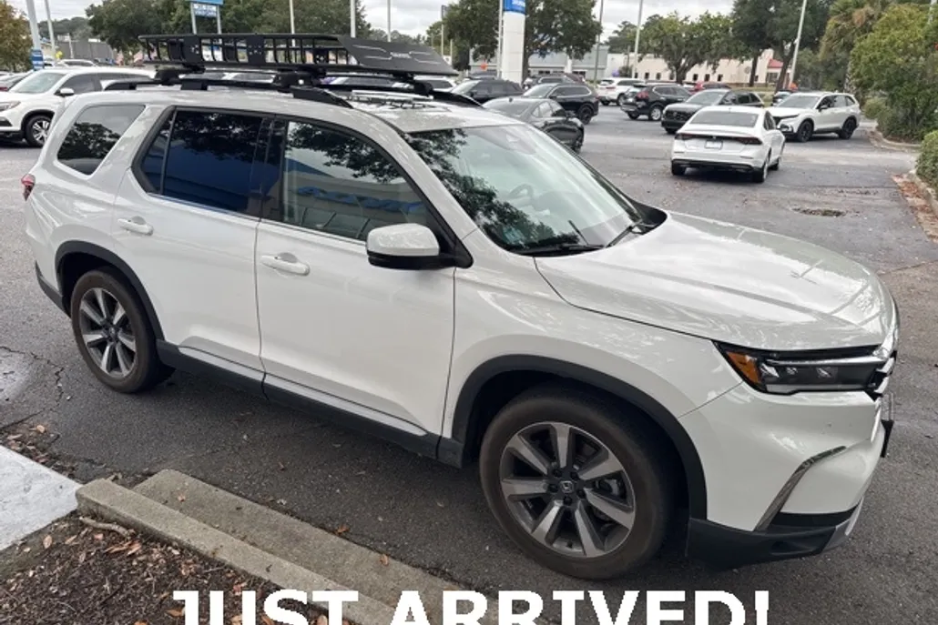 2024 Honda Pilot Touring photo 1