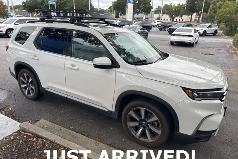 2024 Honda Pilot Touring photo 1