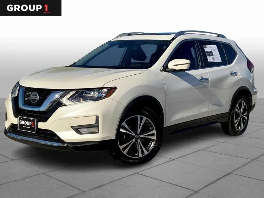 2020 Nissan Rogue SV photo 1