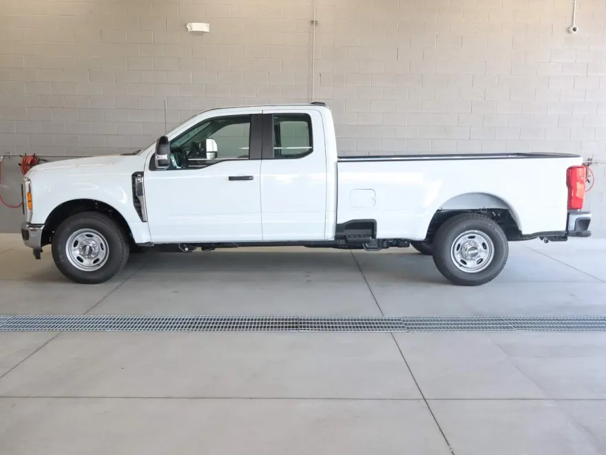 2025 Ford F-350 XL photo 2