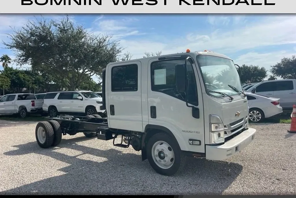 2024 Chevrolet Silverado 4500HD photo 1