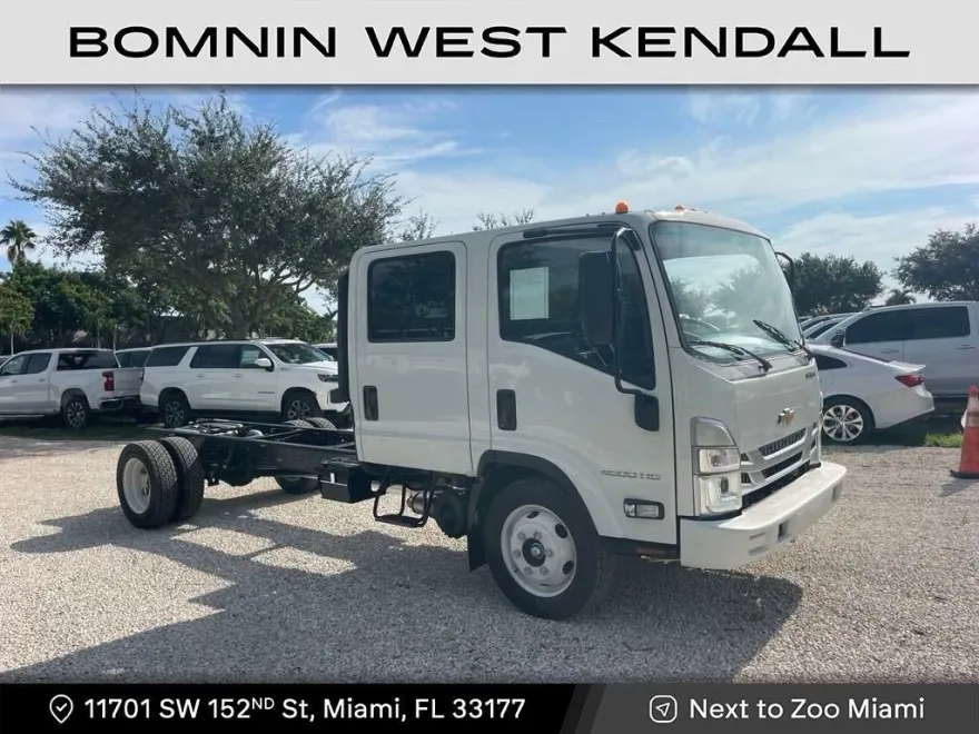 2024 Chevrolet Silverado 4500HD photo 1