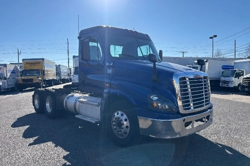 2019 Freightliner Cascadia 125" Sleeper Cab photo 1