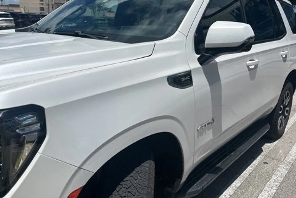 2022 Gmc Yukon AT4 photo 1