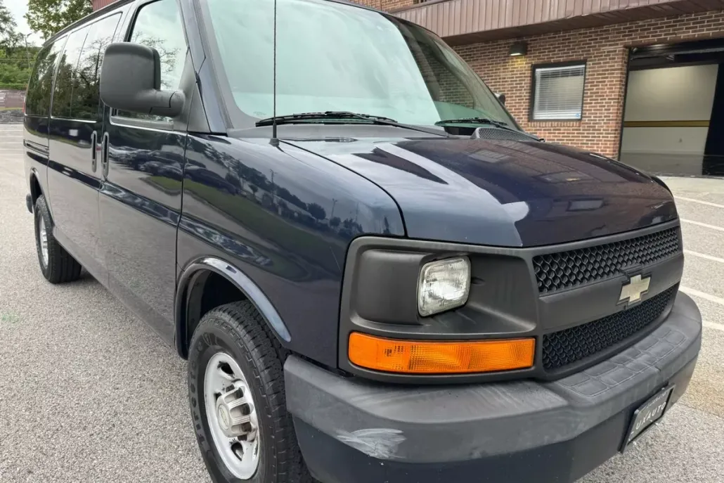 2012 Chevrolet Express 2500 Passenger LS Van photo 1