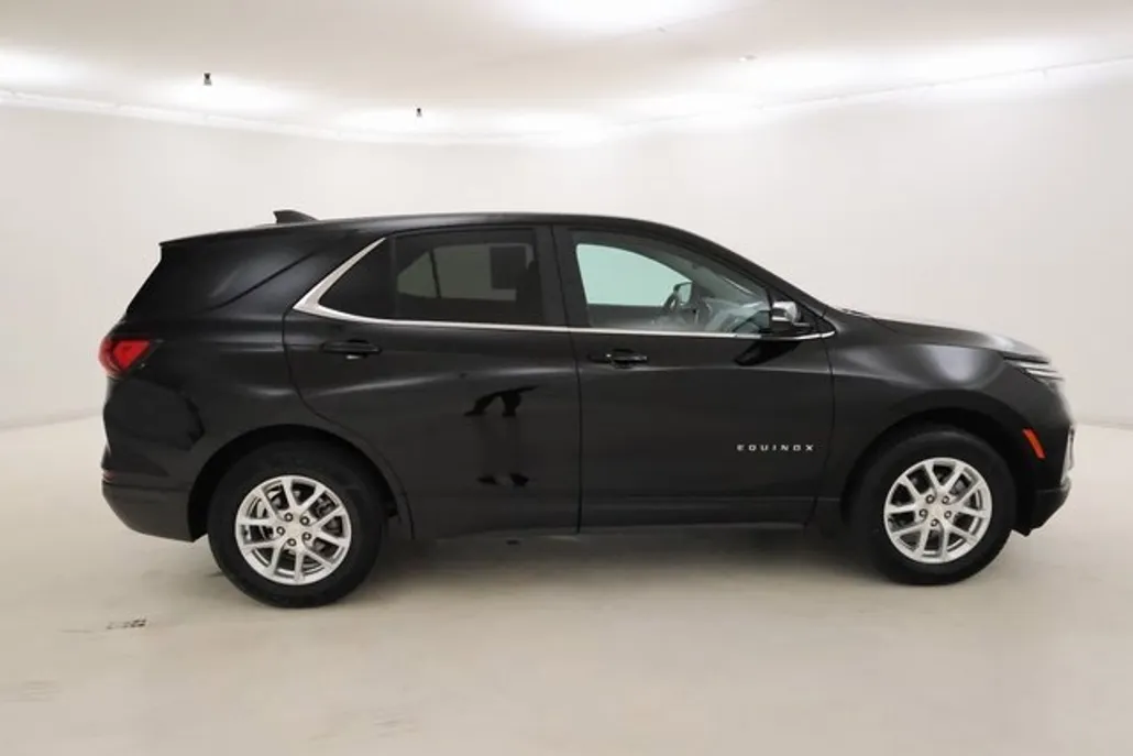 2024 Chevrolet Equinox LT photo 1