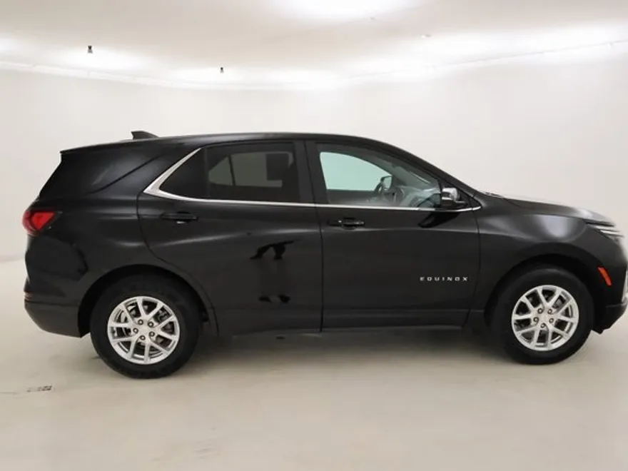 2024 Chevrolet Equinox LT photo 1