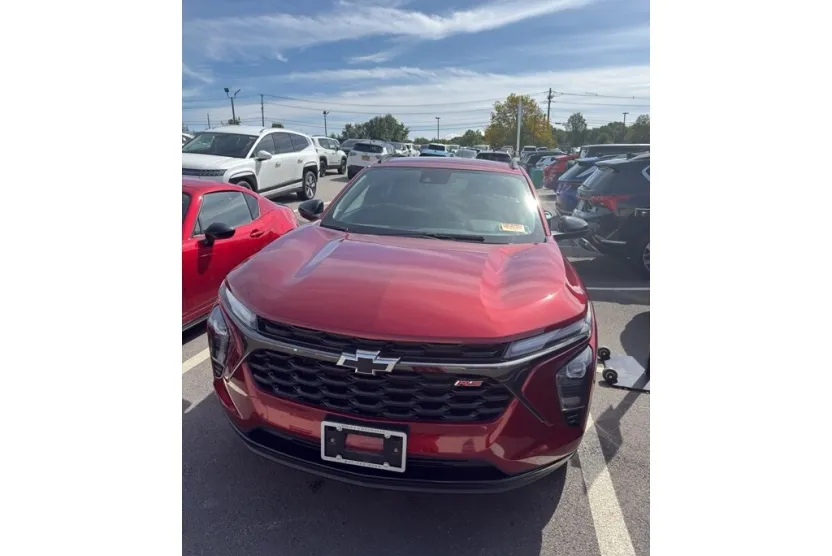 2024 Chevrolet Trax photo 1
