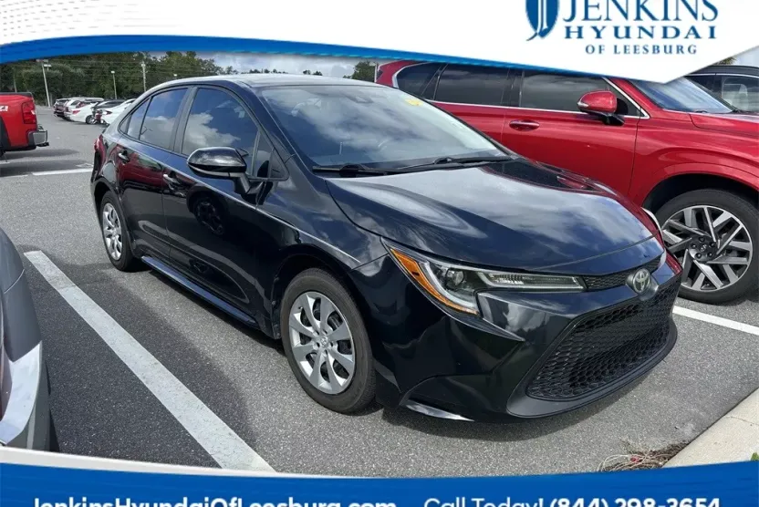 2020 Toyota Corolla LE photo 1