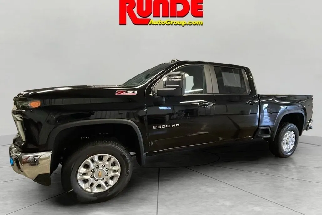 2025 Chevrolet Silverado 2500HD LT photo 1