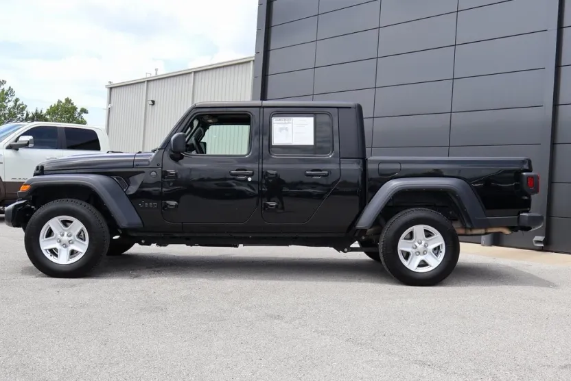 2023 Jeep Gladiator Sport photo 1