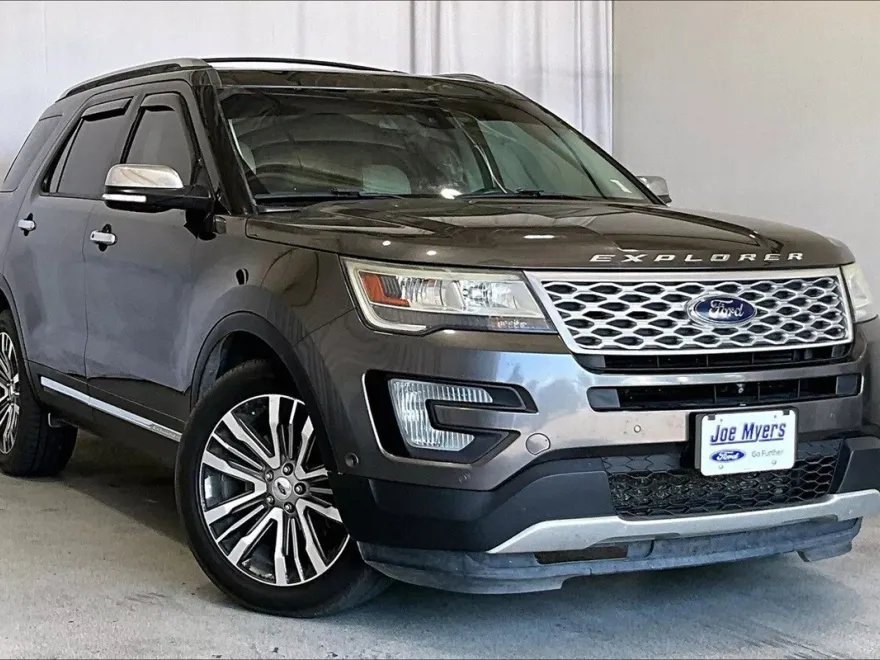 2017 Ford Explorer Platinum photo 1