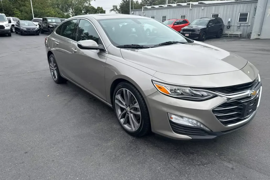 2022 Chevrolet Malibu Premier photo 1