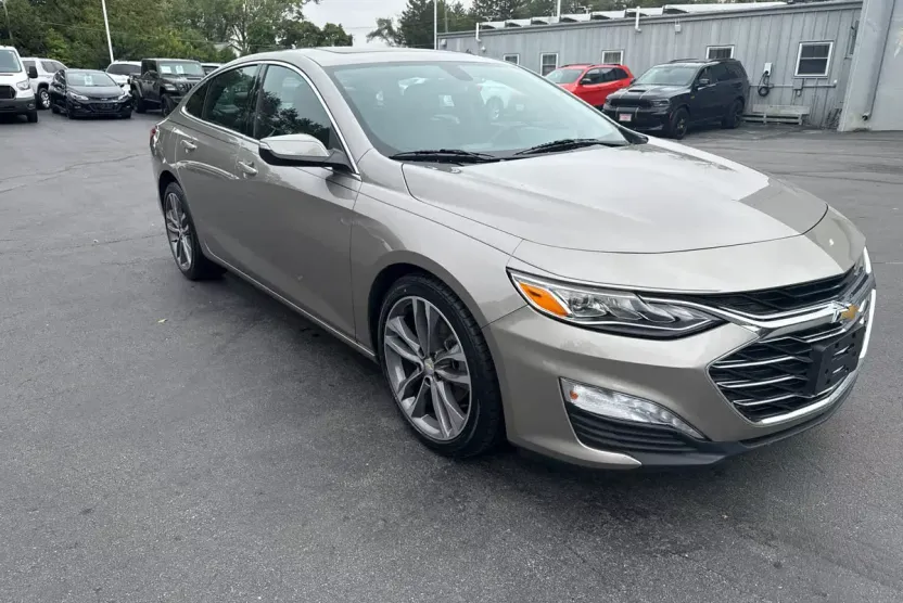 2022 Chevrolet Malibu Premier photo 1