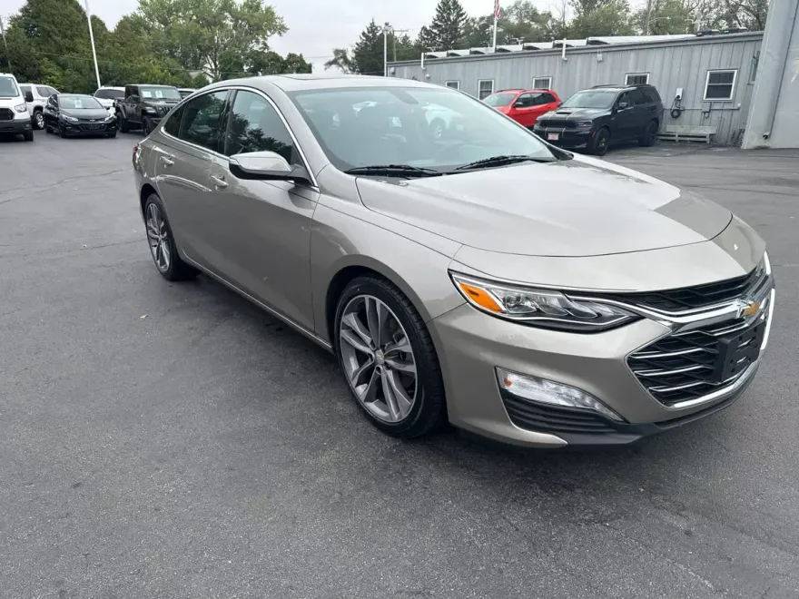 2022 Chevrolet Malibu Premier photo 1