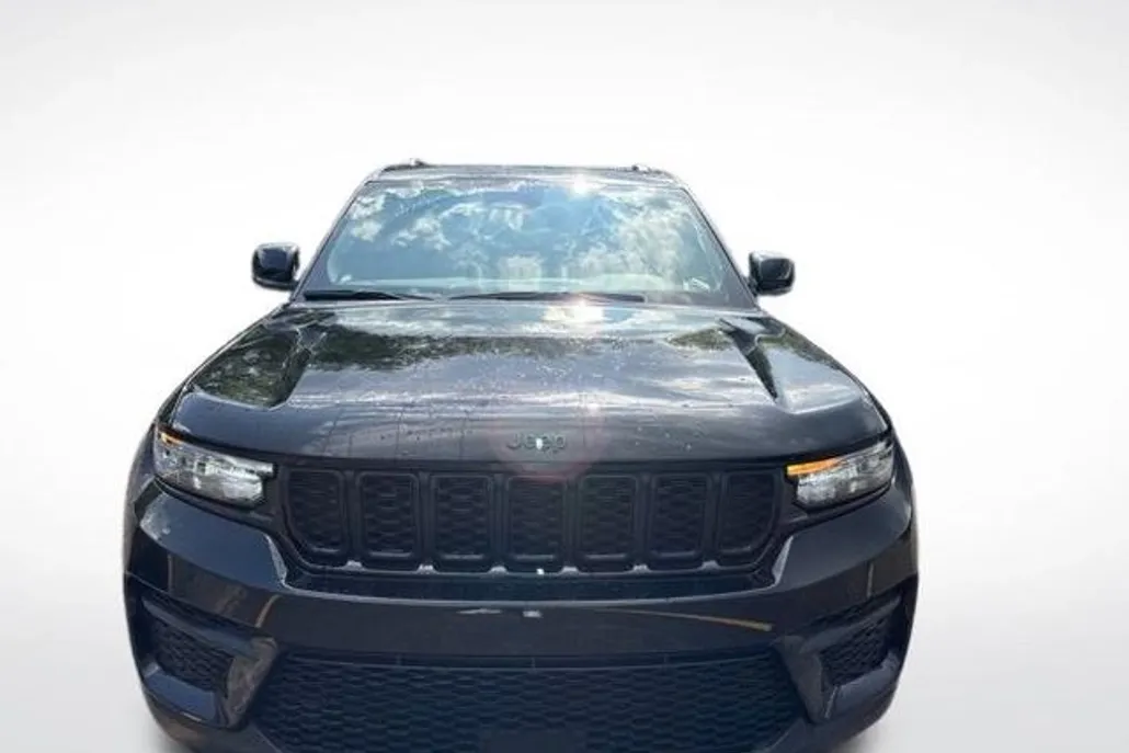 2022 Jeep Grand Cherokee Laredo Altitude photo 1