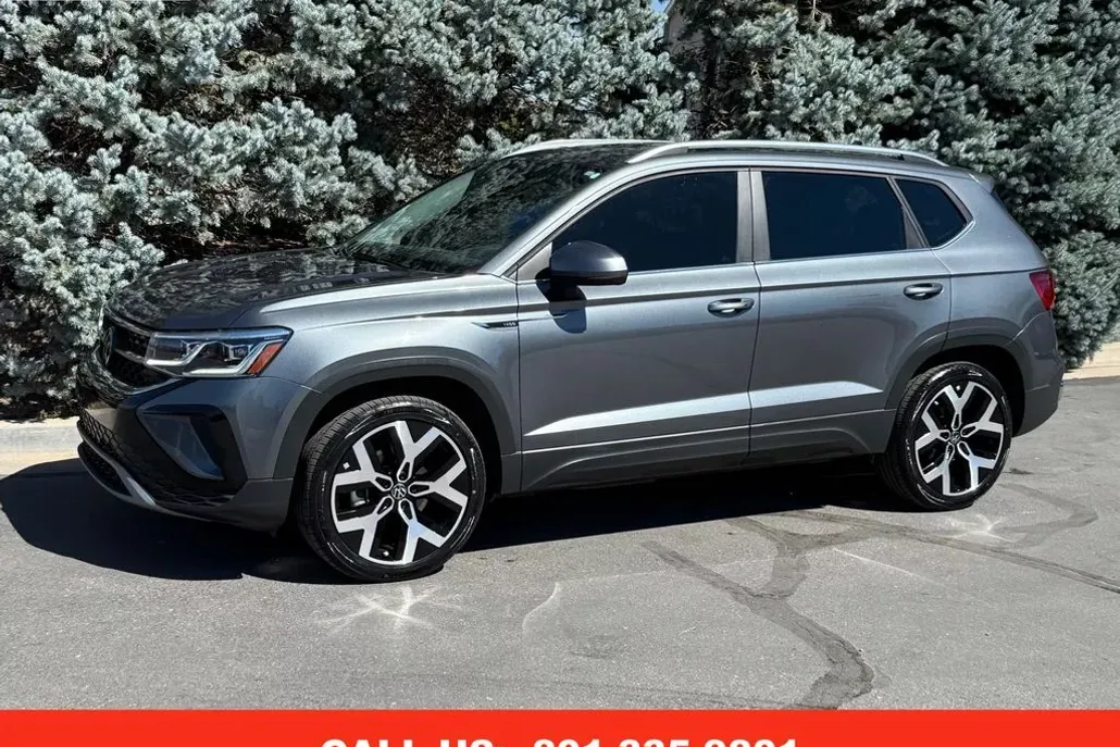 2023 Volkswagen Taos SEL photo 1