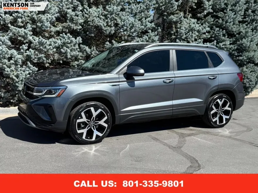 2023 Volkswagen Taos SEL photo 1