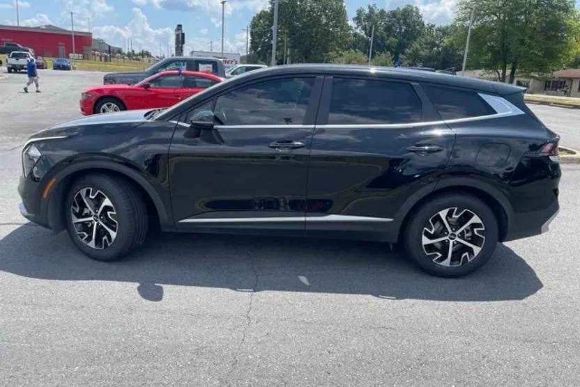 2023 Kia Sportage EX photo 1