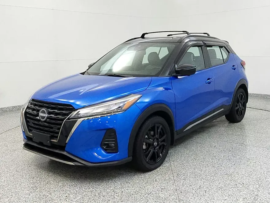 2023 Nissan Kicks SR photo 1