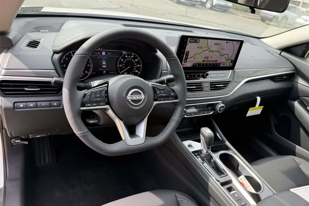 2025 Nissan Altima SL photo 1